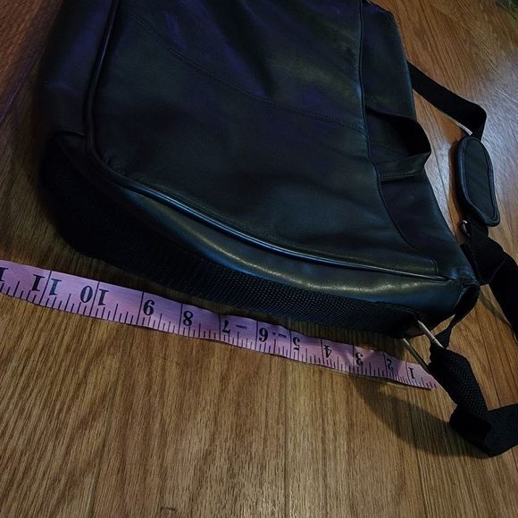 Pelle Studio Wilsons Leather Messenger Laptop Travel Bag - Picture 9 of 10